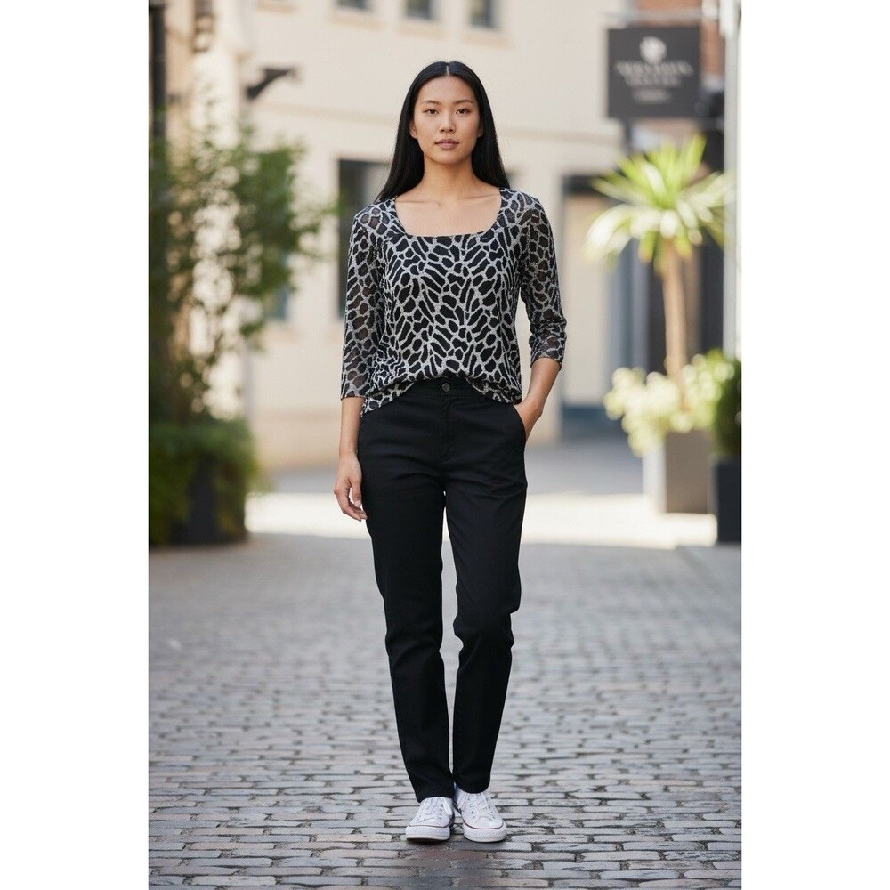 Dressbarn Woman’s Blouse Black And White Animal Print Leopard Size M